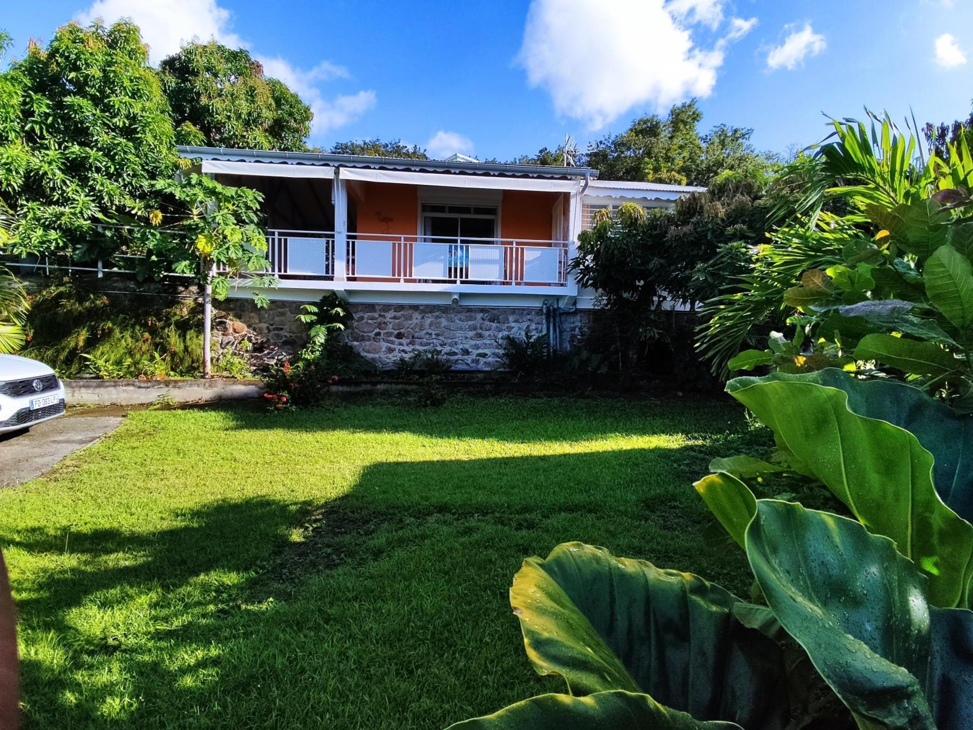 Bungalow With Sea View In デエエ エクステリア 写真