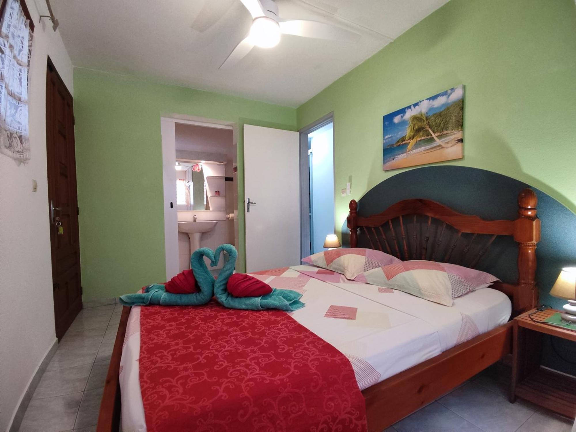 Bungalow With Sea View In デエエ エクステリア 写真